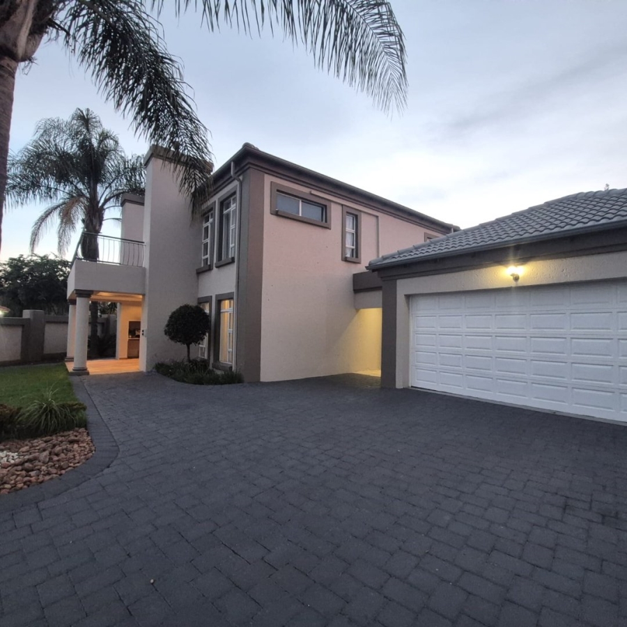 5 Bedroom Property for Sale in Ruimsig Gauteng