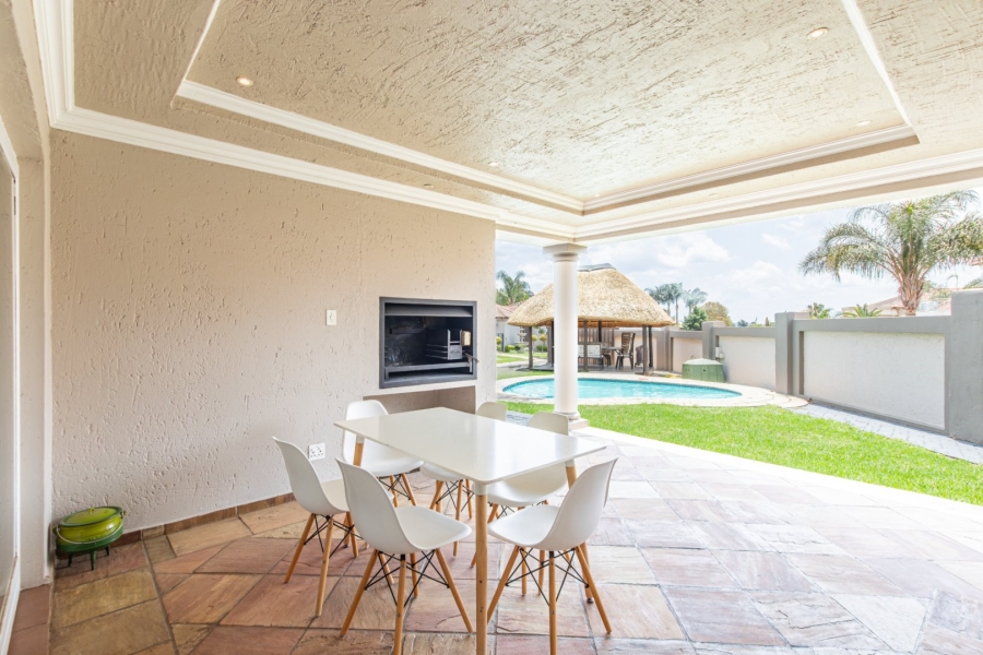 5 Bedroom Property for Sale in Ruimsig Gauteng