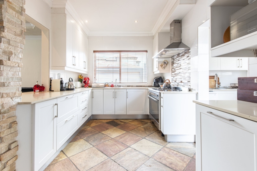 5 Bedroom Property for Sale in Ruimsig Gauteng