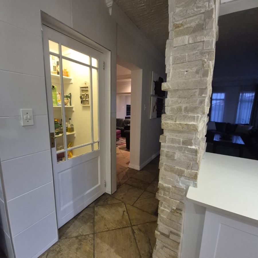 5 Bedroom Property for Sale in Ruimsig Gauteng