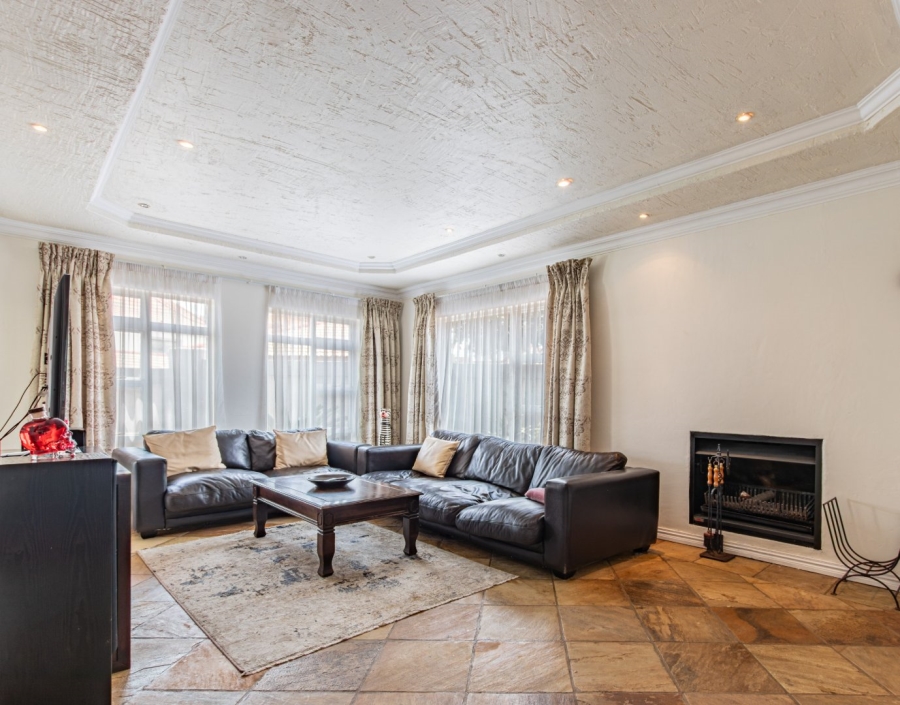 5 Bedroom Property for Sale in Ruimsig Gauteng