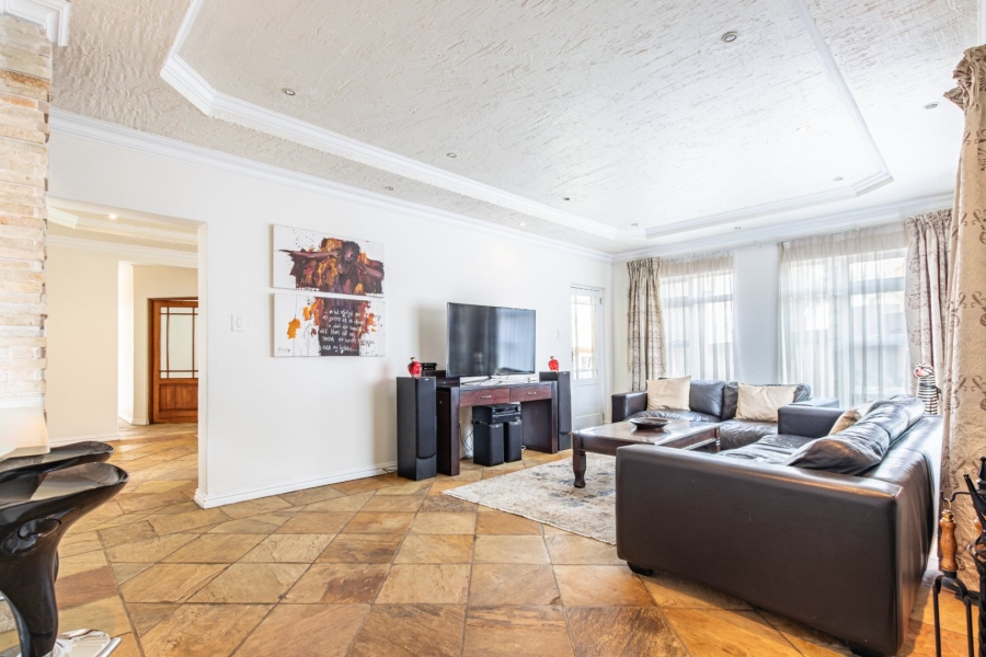 5 Bedroom Property for Sale in Ruimsig Gauteng