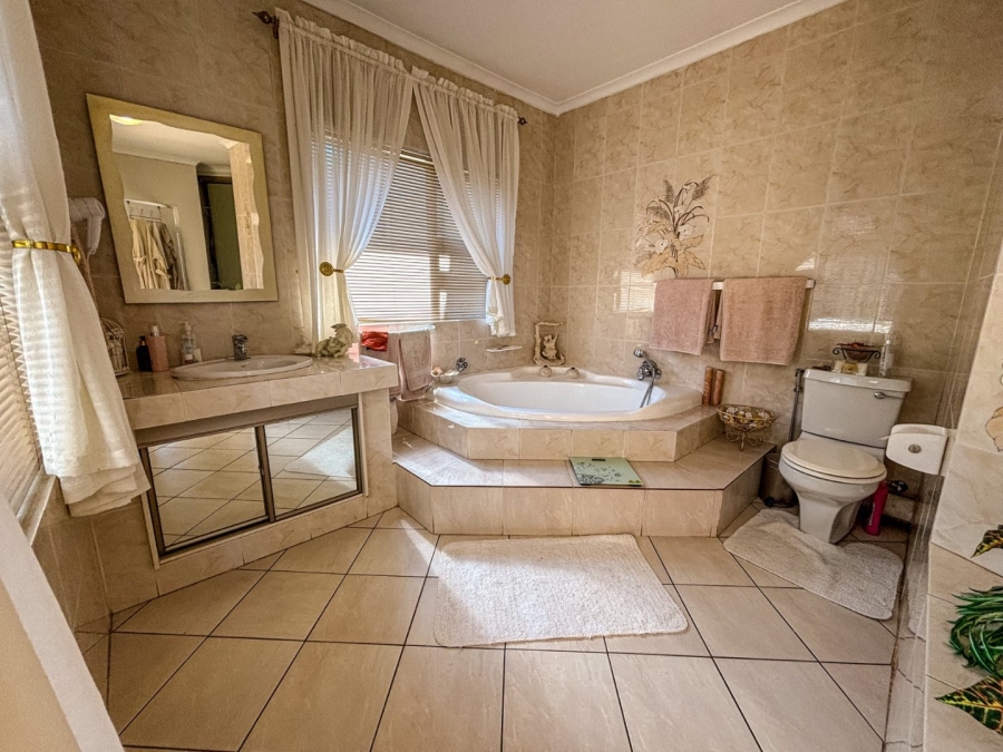 3 Bedroom Property for Sale in Bassonia Gauteng