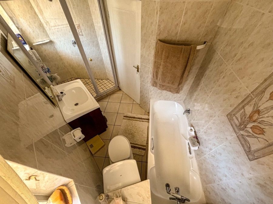 3 Bedroom Property for Sale in Bassonia Gauteng