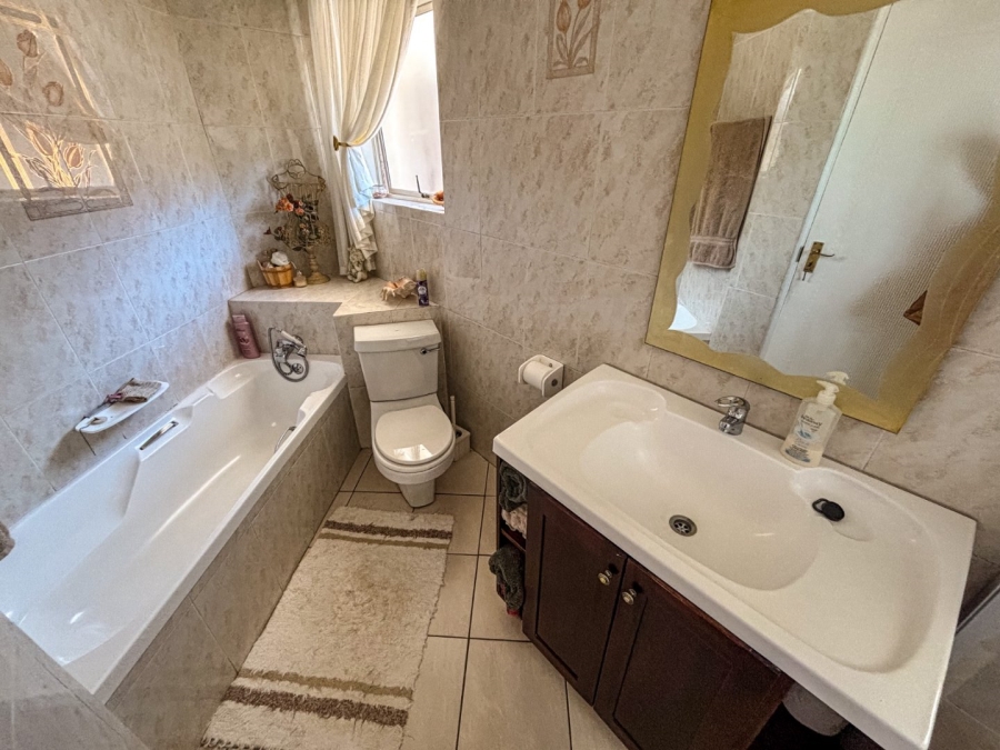 3 Bedroom Property for Sale in Bassonia Gauteng