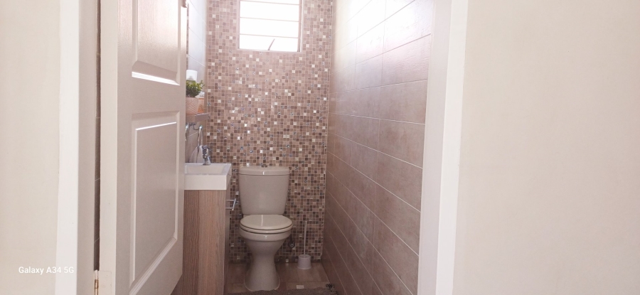 4 Bedroom Property for Sale in Bassonia Rock Gauteng