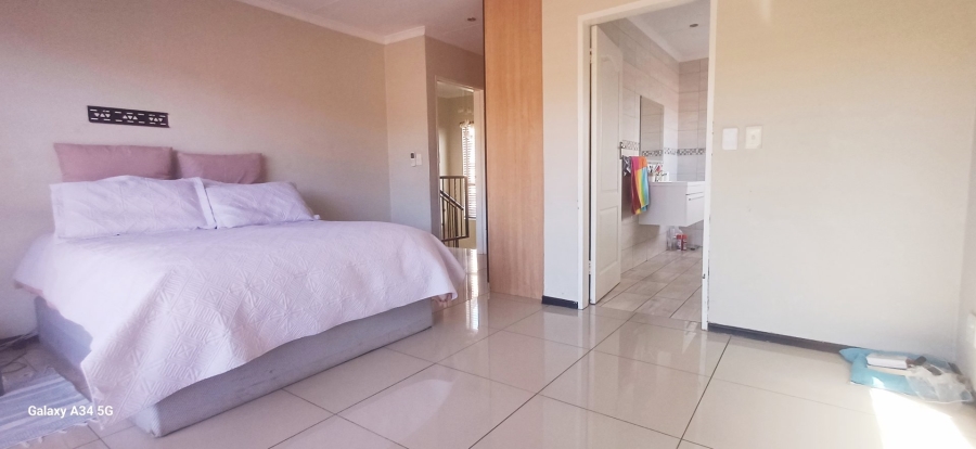 4 Bedroom Property for Sale in Bassonia Rock Gauteng