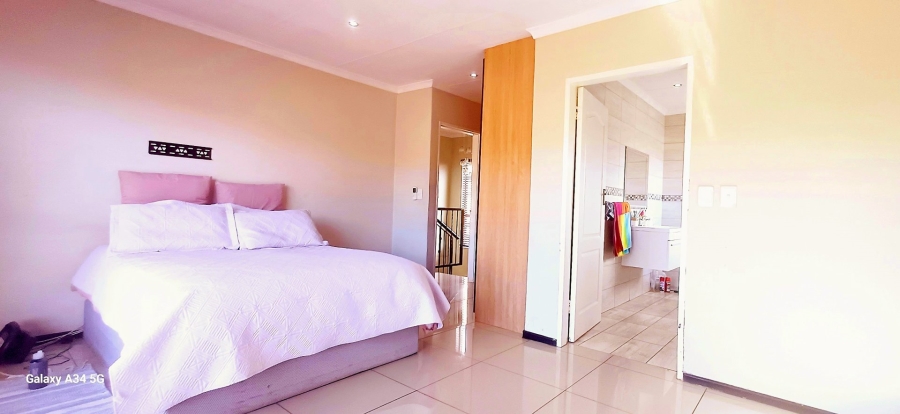 4 Bedroom Property for Sale in Bassonia Rock Gauteng