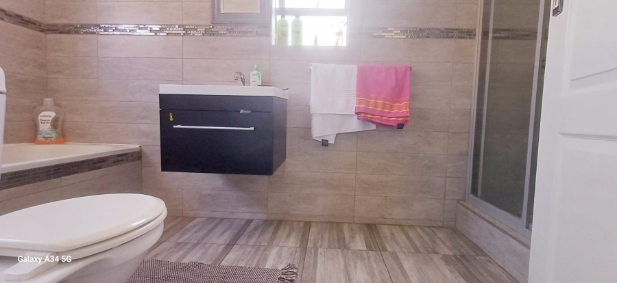 4 Bedroom Property for Sale in Bassonia Rock Gauteng