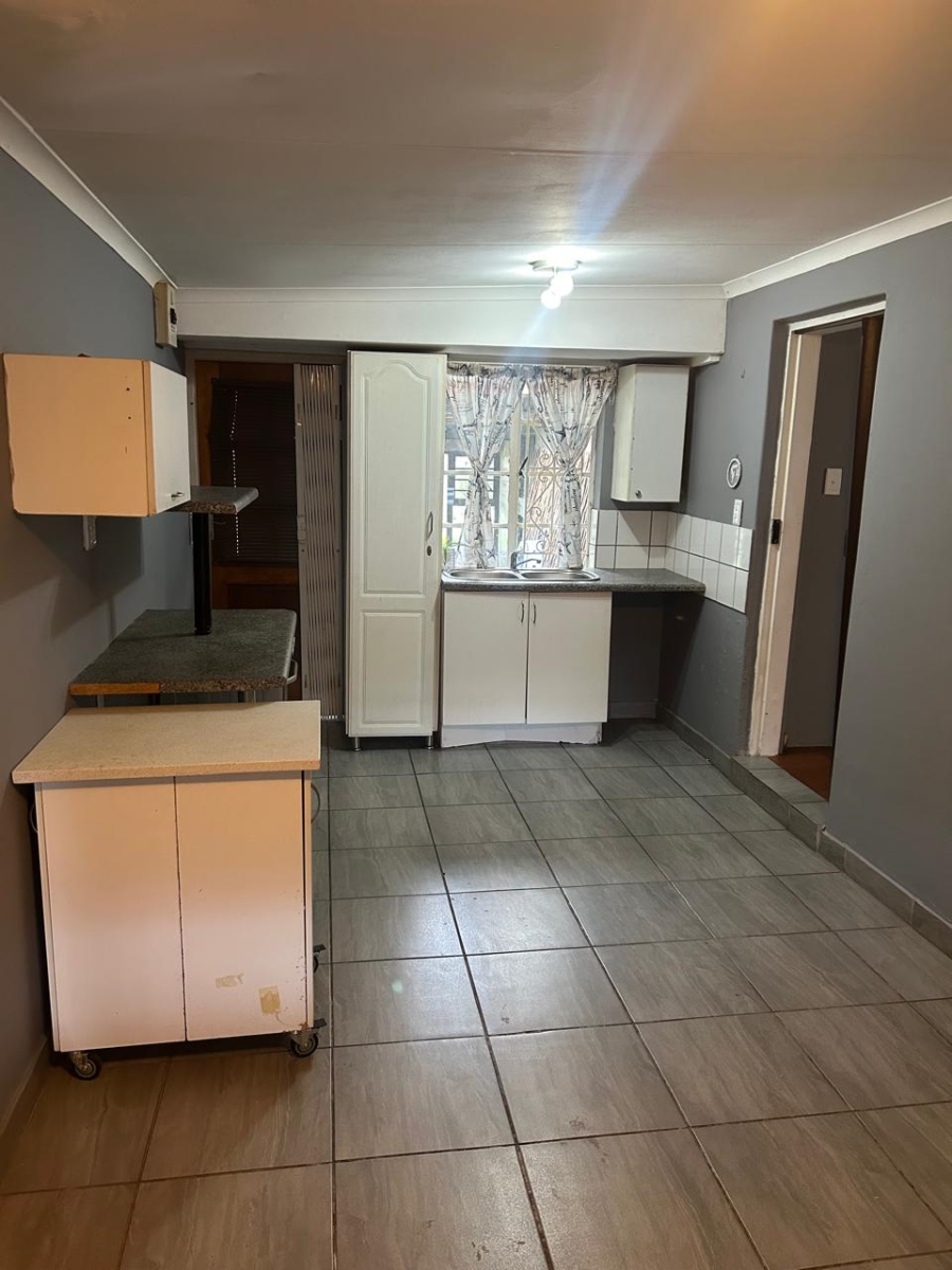 To Let 1 Bedroom Property for Rent in Edenvale Central Gauteng