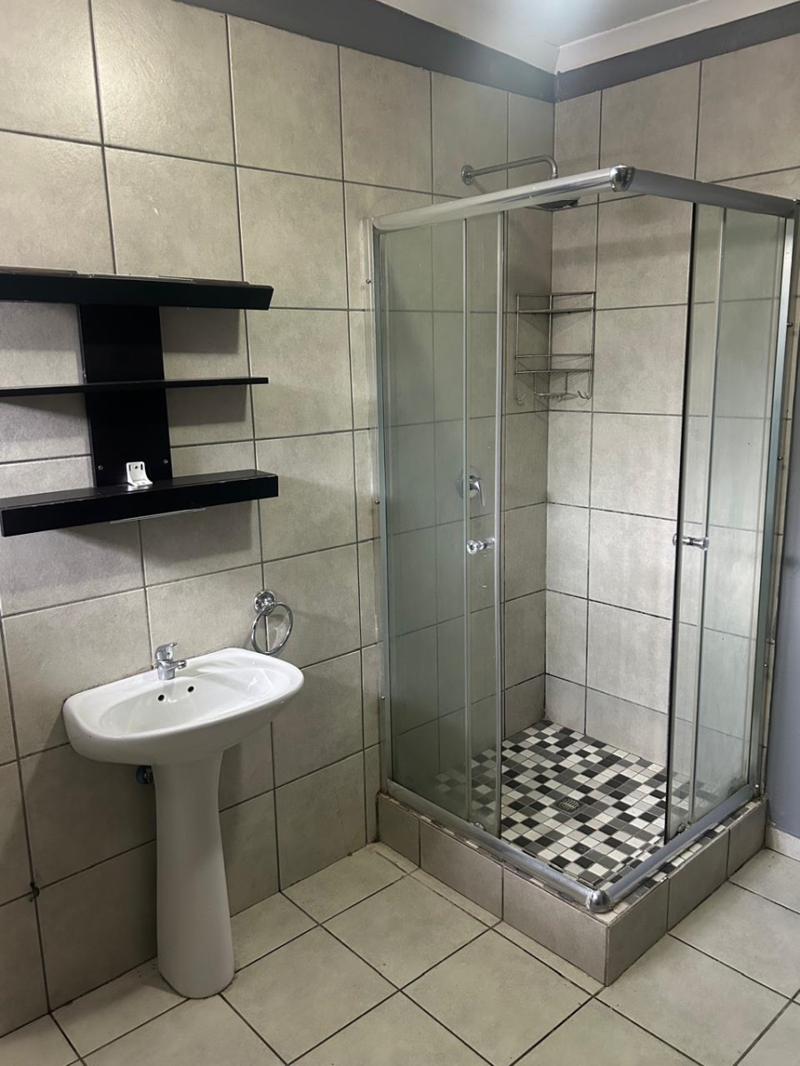 To Let 1 Bedroom Property for Rent in Edenvale Central Gauteng