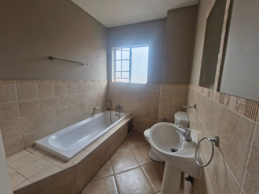 To Let 2 Bedroom Property for Rent in Castleview Gauteng