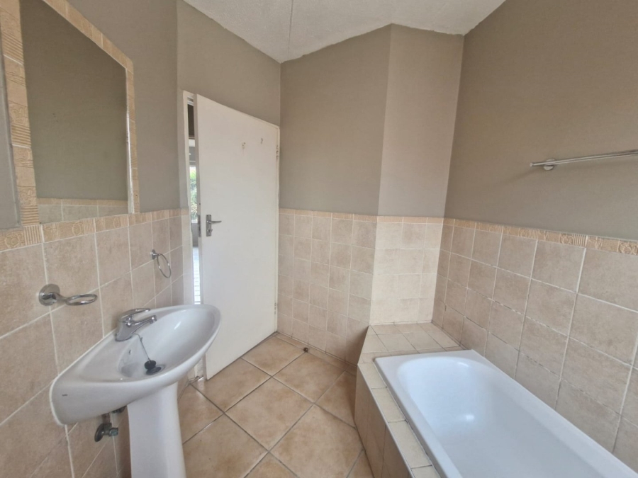 To Let 2 Bedroom Property for Rent in Castleview Gauteng