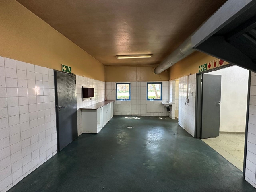 To Let commercial Property for Rent in Randjespark Gauteng