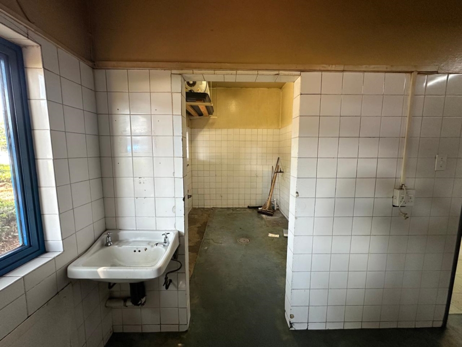 To Let commercial Property for Rent in Randjespark Gauteng