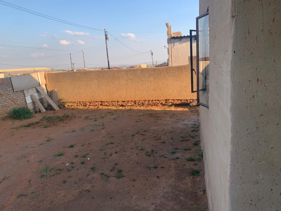  Bedroom Property for Sale in Mohlakeng Gauteng