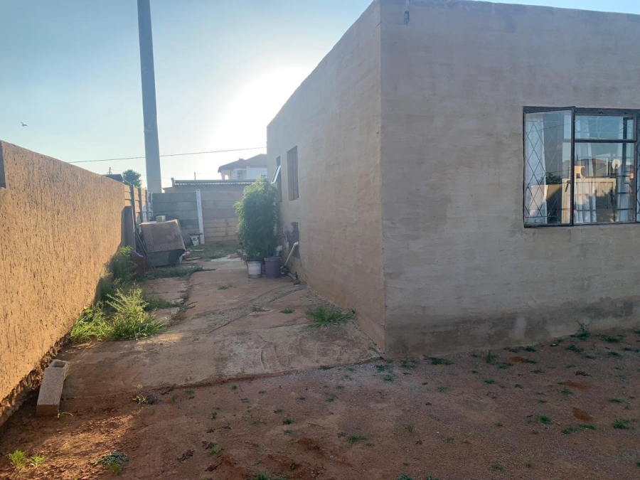  Bedroom Property for Sale in Mohlakeng Gauteng