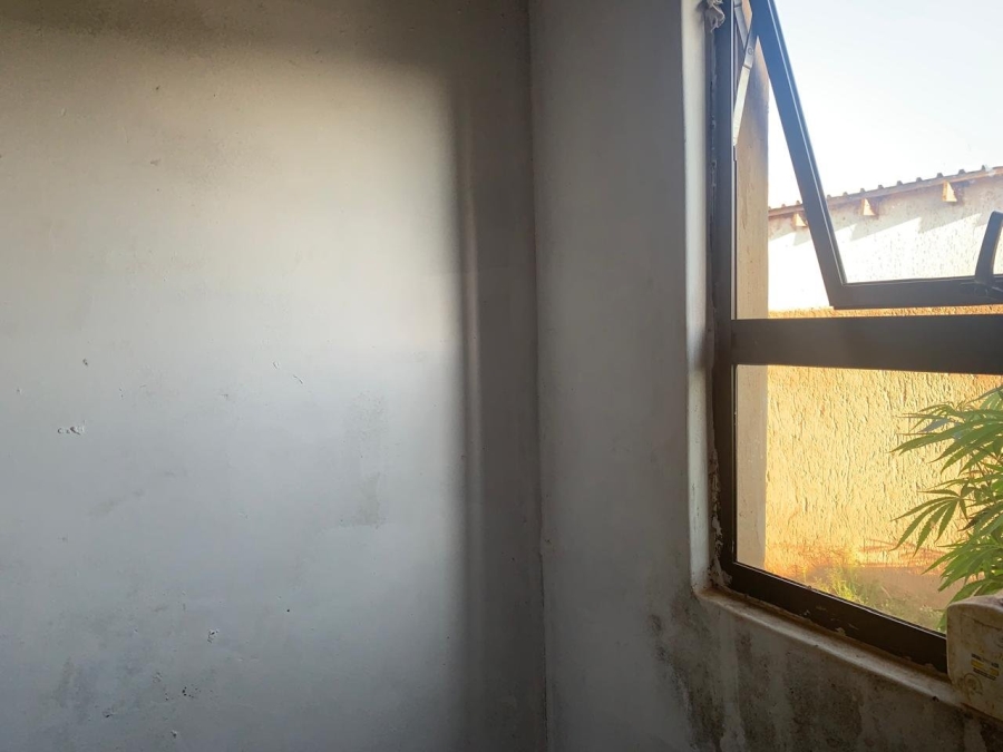  Bedroom Property for Sale in Mohlakeng Gauteng