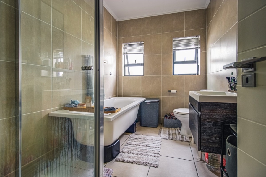 2 Bedroom Property for Sale in Greenstone Crest Gauteng