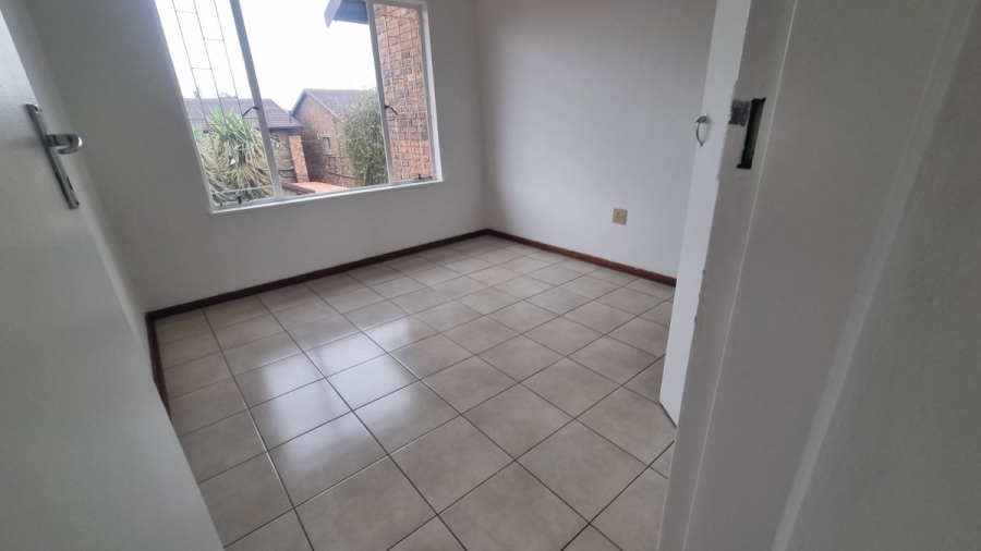 2 Bedroom Property for Sale in Illiondale Gauteng