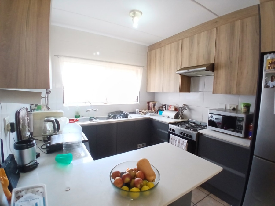 2 Bedroom Property for Sale in Sunninghill Gauteng