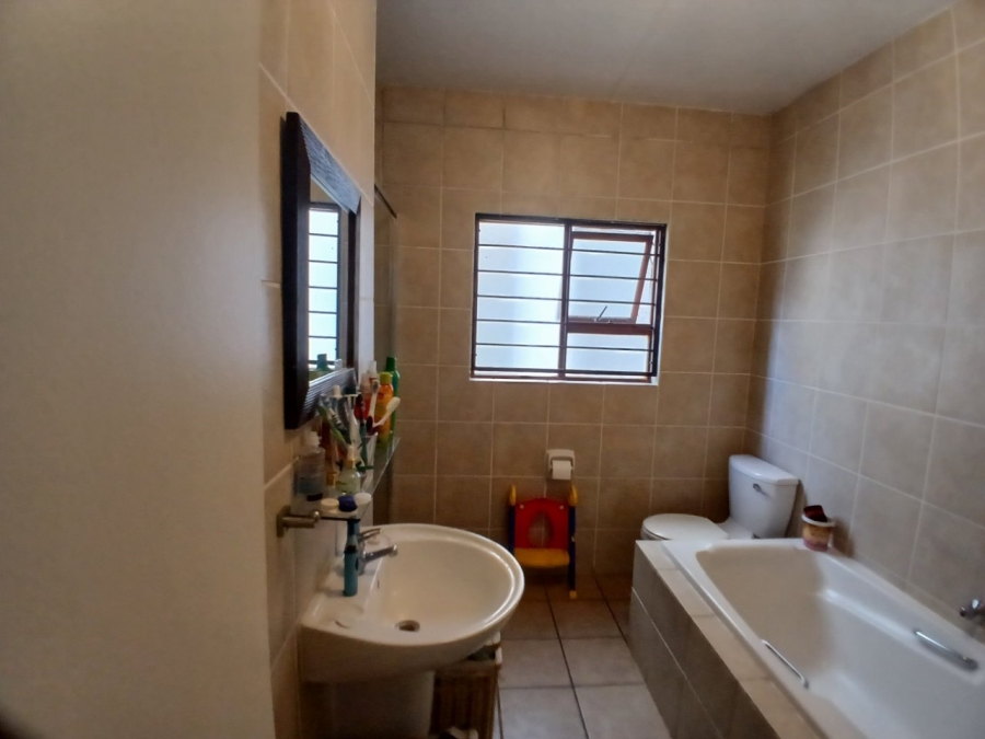 2 Bedroom Property for Sale in Sunninghill Gauteng