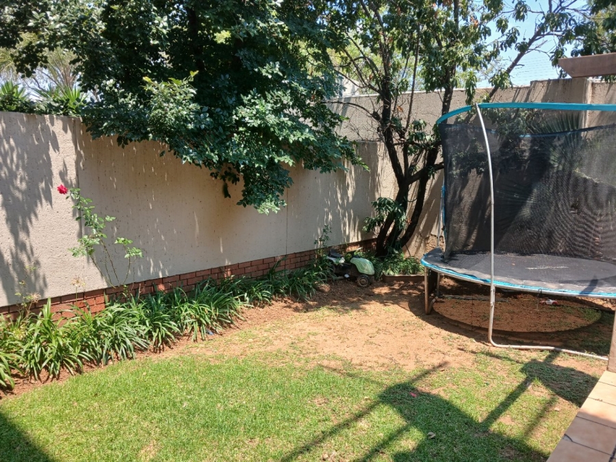 2 Bedroom Property for Sale in Sunninghill Gauteng