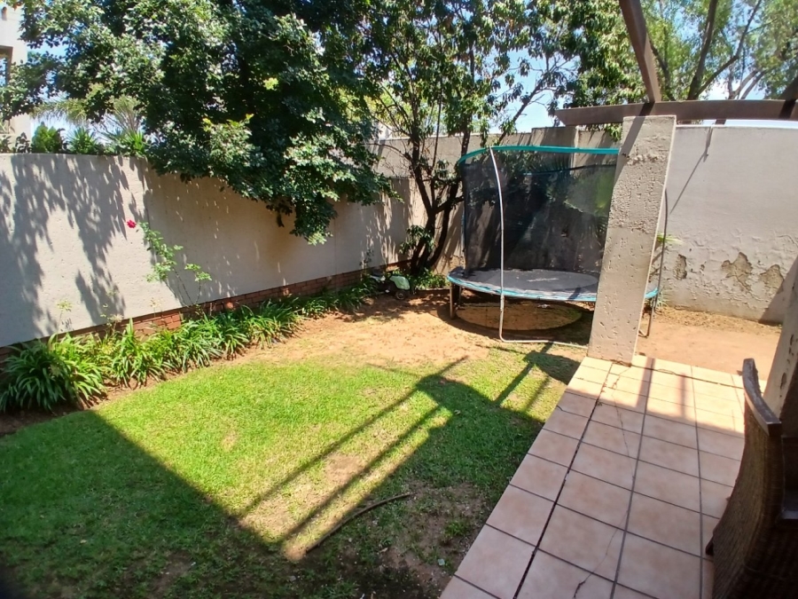 2 Bedroom Property for Sale in Sunninghill Gauteng