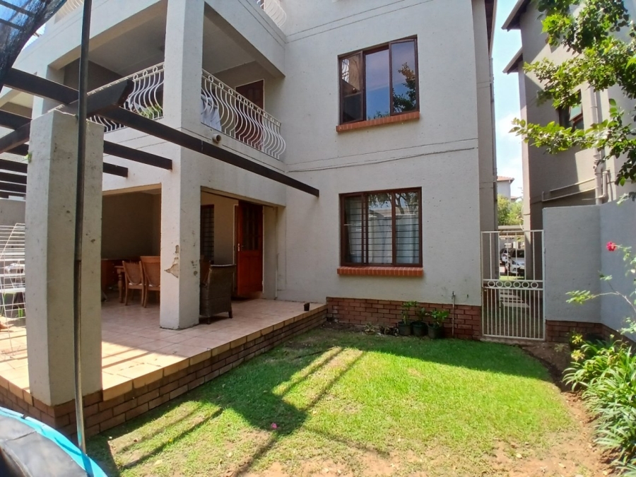 2 Bedroom Property for Sale in Sunninghill Gauteng
