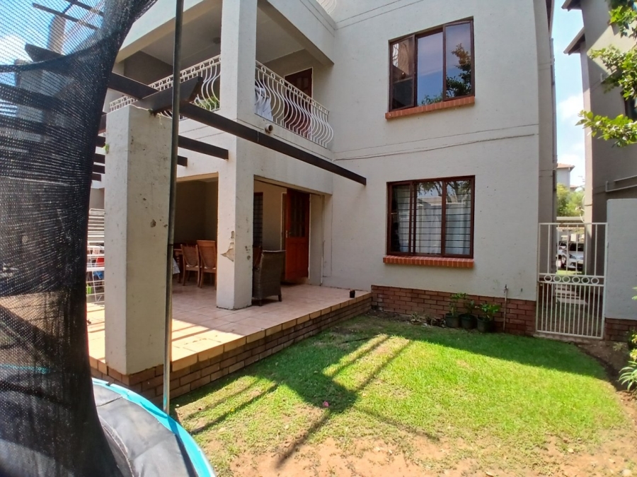 2 Bedroom Property for Sale in Sunninghill Gauteng