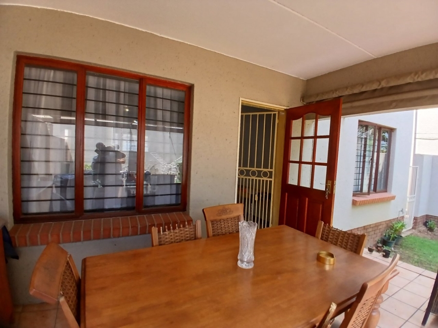 2 Bedroom Property for Sale in Sunninghill Gauteng