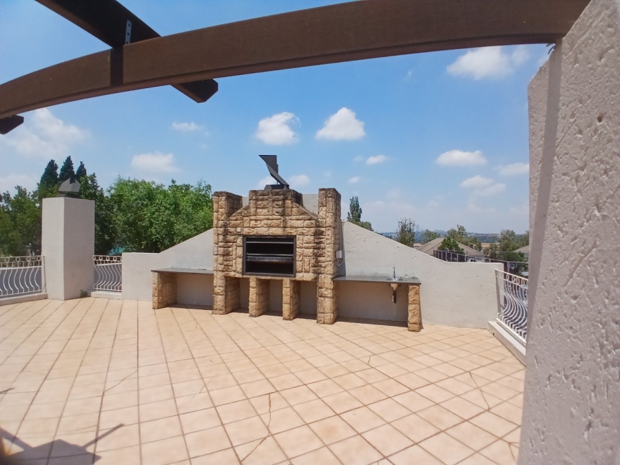 2 Bedroom Property for Sale in Sunninghill Gauteng