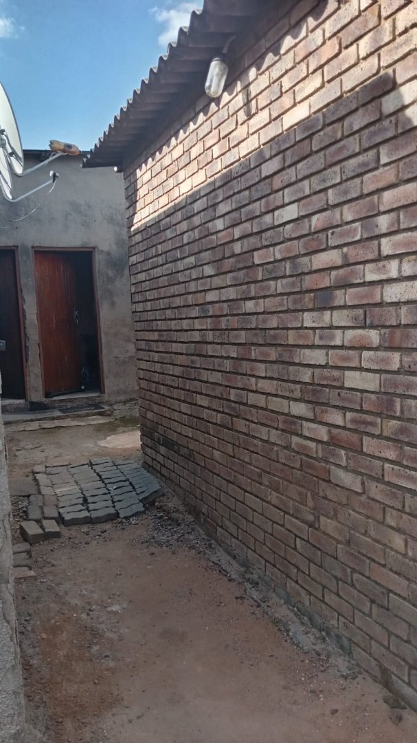 6 Bedroom Property for Sale in Tembisa Central Gauteng