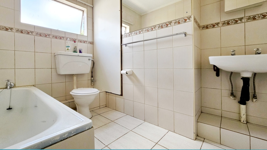 3 Bedroom Property for Sale in Three Rivers Proper Gauteng