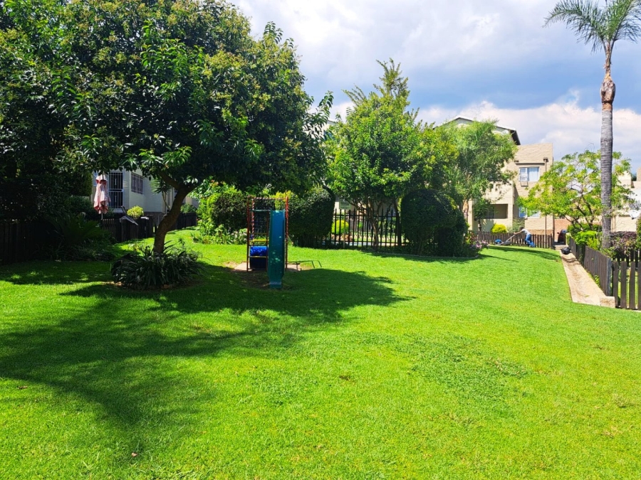 To Let 2 Bedroom Property for Rent in North Riding Gauteng