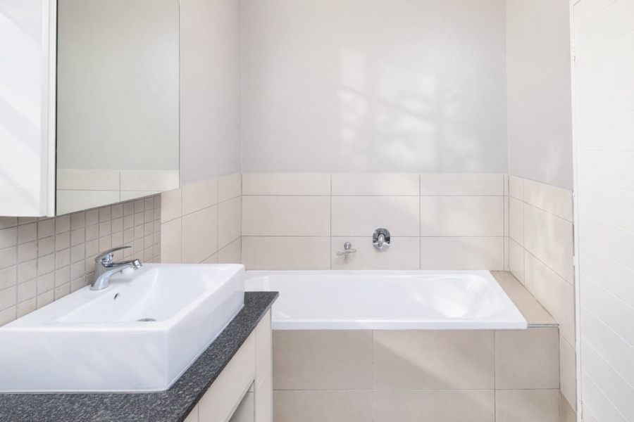 1 Bedroom Property for Sale in Fourways Gauteng