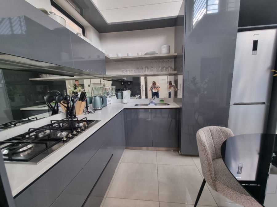 To Let 2 Bedroom Property for Rent in Houghton Estate Gauteng