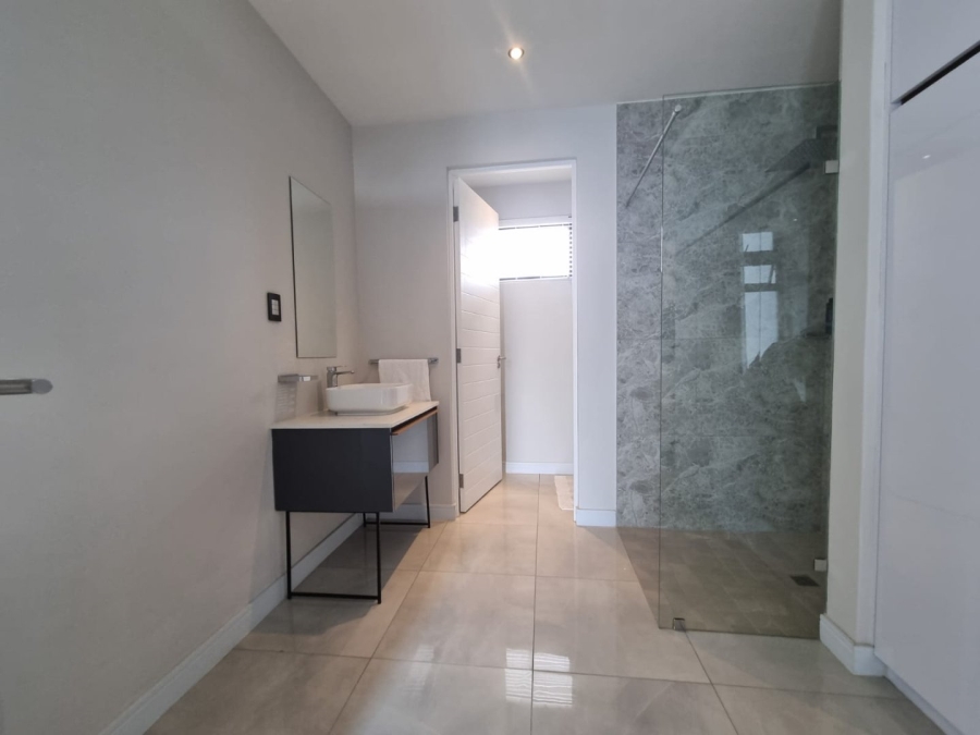 To Let 2 Bedroom Property for Rent in Houghton Estate Gauteng