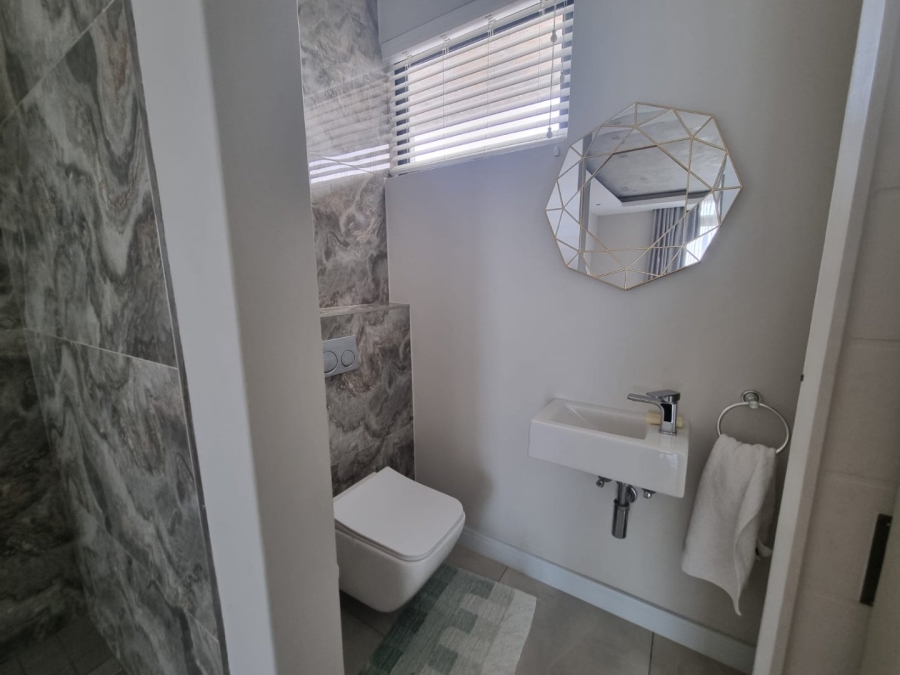 To Let 2 Bedroom Property for Rent in Houghton Estate Gauteng