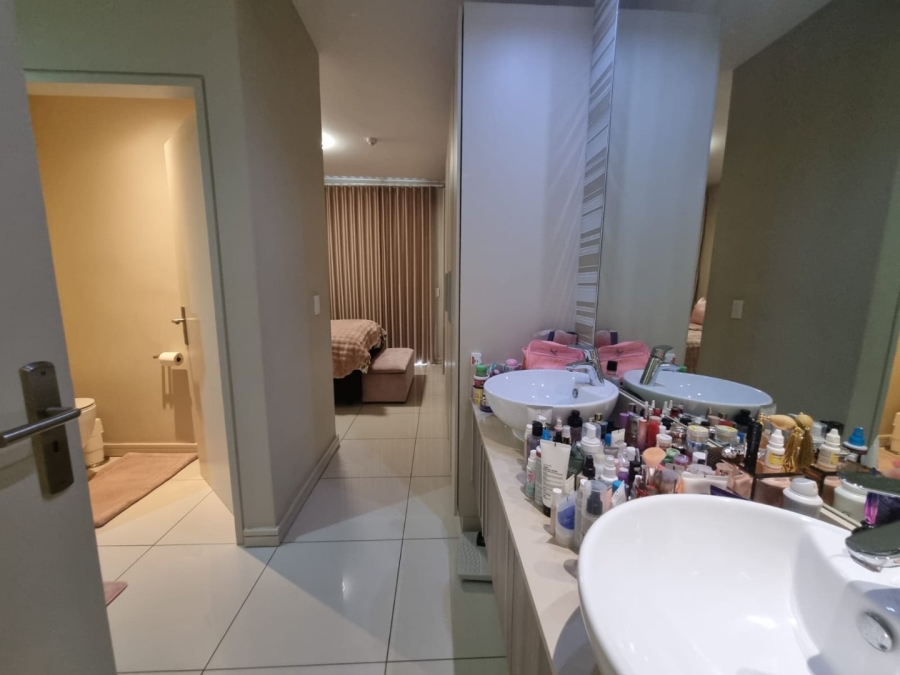 2 Bedroom Property for Sale in Rosebank Gauteng