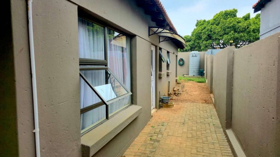 To Let 2 Bedroom Property for Rent in Greengate Gauteng