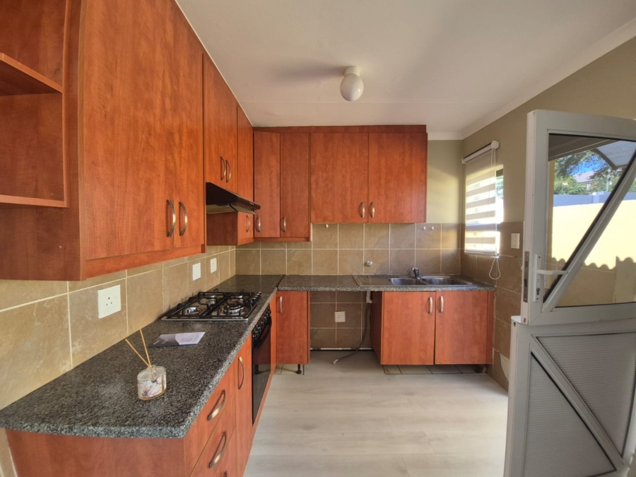 To Let 2 Bedroom Property for Rent in Greengate Gauteng