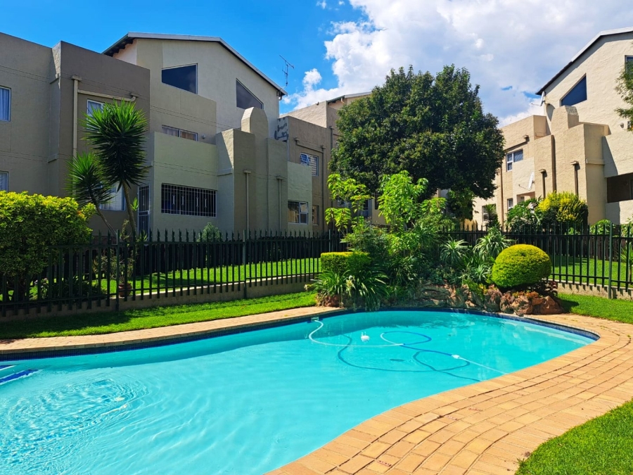 2 Bedroom Property for Sale in North Riding Gauteng