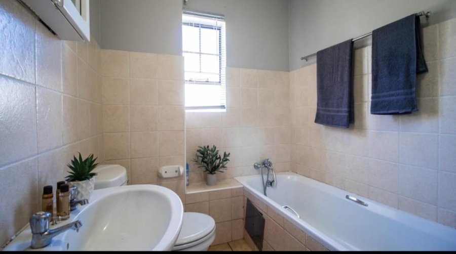 2 Bedroom Property for Sale in Albemarle Gauteng