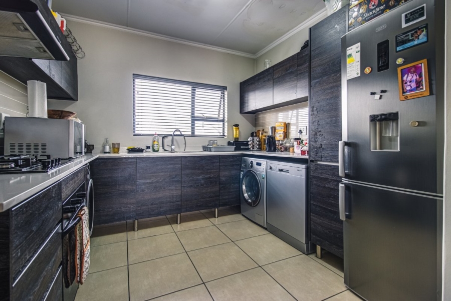 2 Bedroom Property for Sale in Greenstone Crest Gauteng