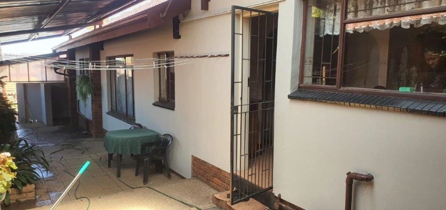 4 Bedroom Property for Sale in Mountain View Gauteng
