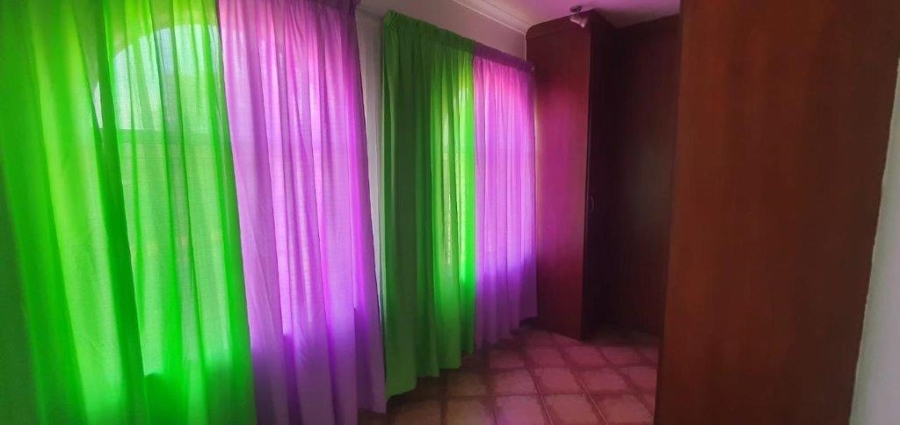 4 Bedroom Property for Sale in Mountain View Gauteng