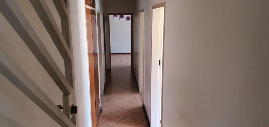 4 Bedroom Property for Sale in Mountain View Gauteng