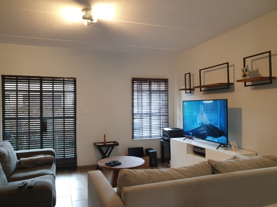 To Let 2 Bedroom Property for Rent in Greenstone Hill Gauteng