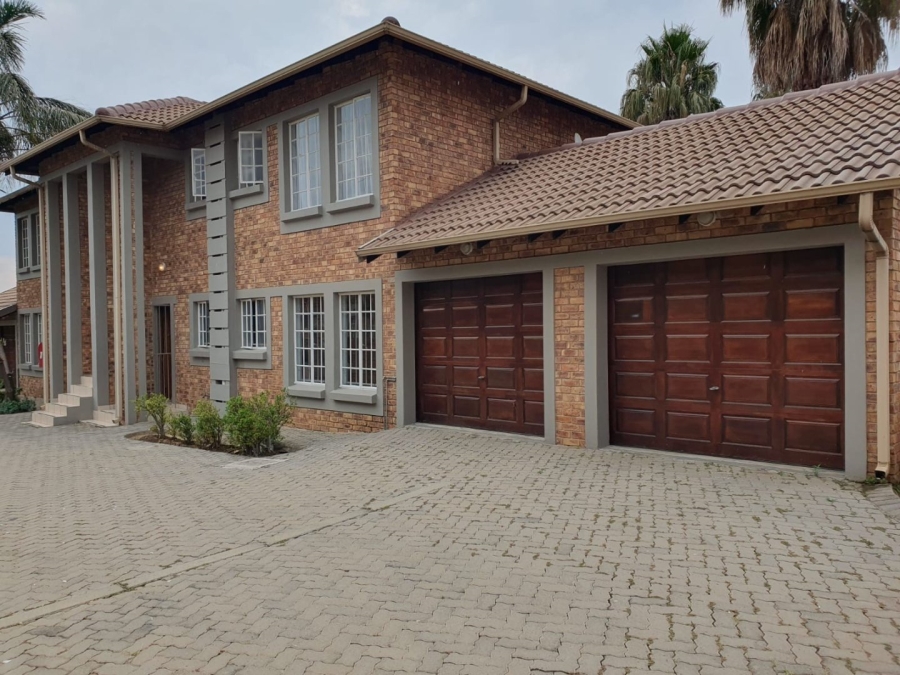 To Let 2 Bedroom Property for Rent in Greenstone Hill Gauteng